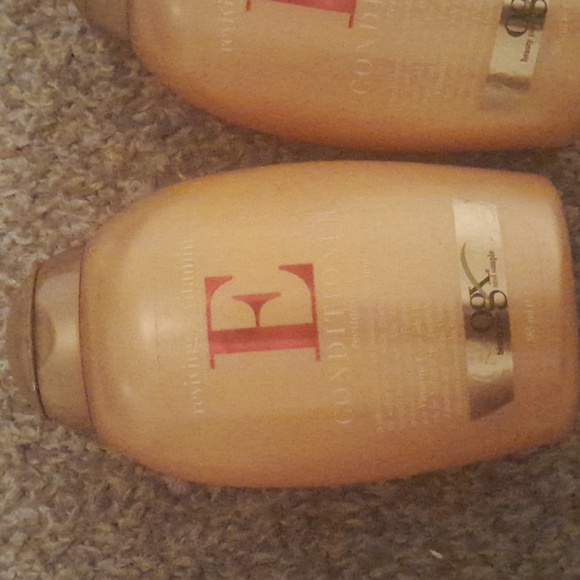 OGX Reviving + Vitamin E Conditioner, 13 oz - Picture 2 of 4